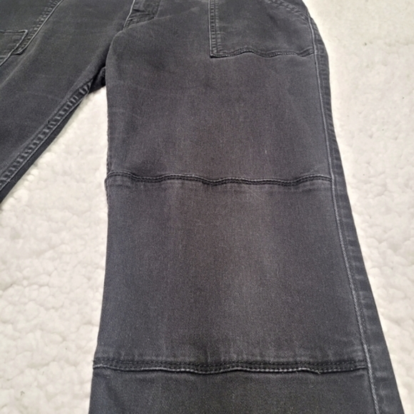 2/$25 🌿 Hollister | Black Cropped Skinny Pants - Picture 4 of 13